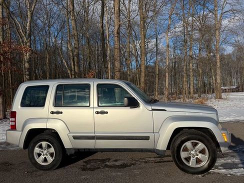 Used 2012 Jeep Liberty Sport image 5