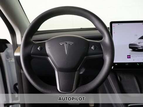 Used 2023 Tesla Model Y Long Range AWD/4WD image 5