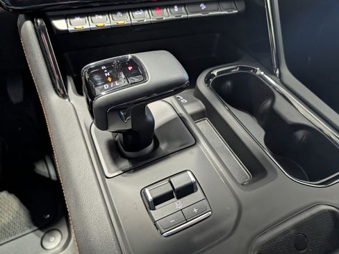 Used 2025 GMC Sierra 1500 AT4 w/ AT4 Premium Package image 31