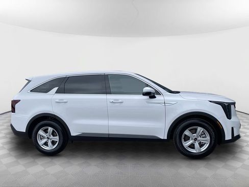 Used 2026 Kia Sorento LX FWD image 9
