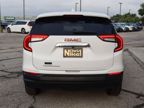 Used 2024 GMC Terrain SLE image 5