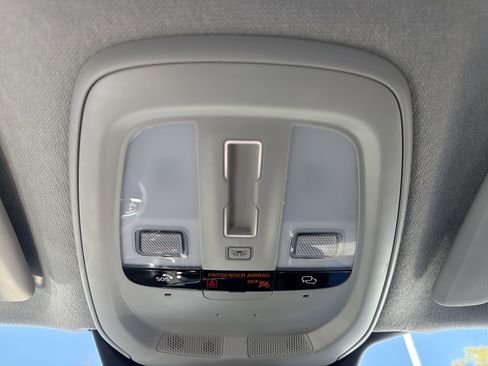 Certified 2025 Volvo XC40 B5 Plus image 15