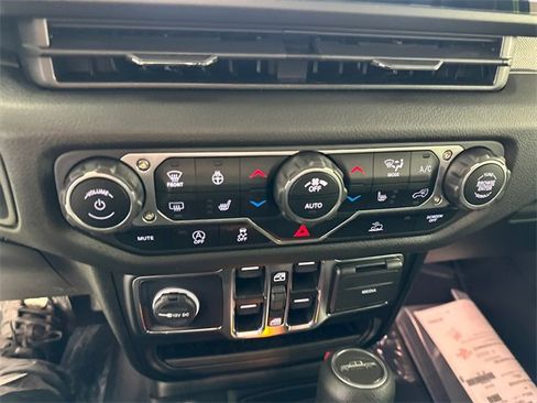 Certified 2025 Jeep Gladiator Sport image 40