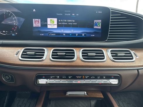 Used 2025 Mercedes-Benz GLE 450e 4MATIC w/ AMG Line Exterior image 29