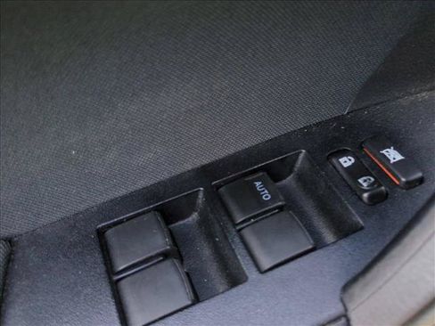 Used 2016 Toyota Corolla LE FWD image 9