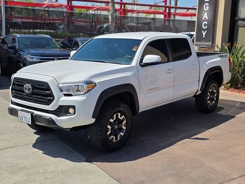 Used 2018 Toyota Tacoma TRD Off-Road w/ Technology Package AWD/4WD image 5