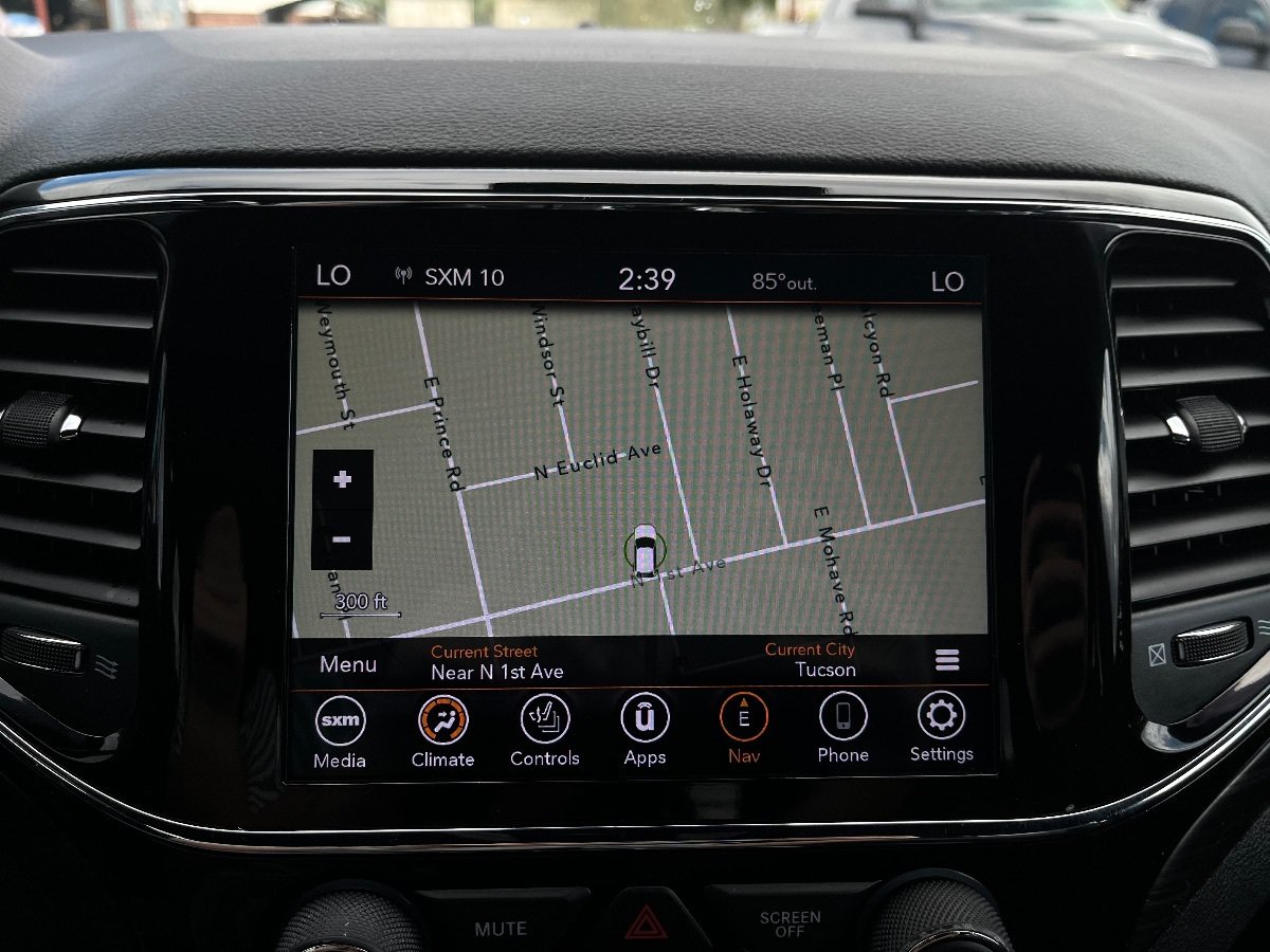 Used 2020 Jeep Grand Cherokee Altitude RWD image 15