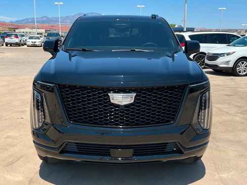Used 2025 Cadillac Escalade Sport Platinum w/ LPO, ONYX Package AWD/4WD image 9