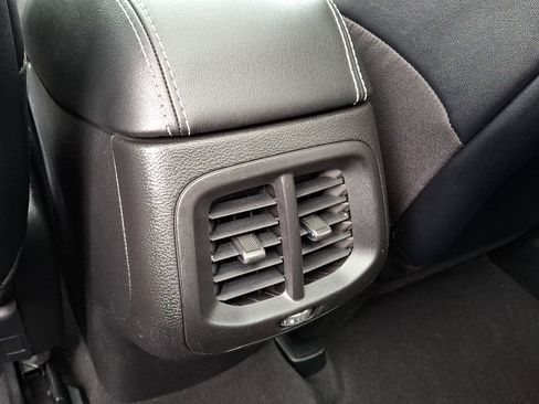 Used 2022 Jeep Cherokee Latitude w/ Sun & Sound Group image 11