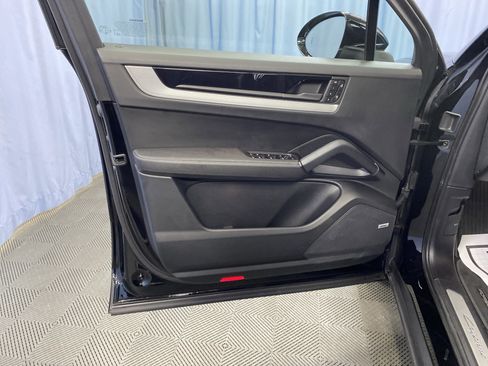 Used 2024 Porsche Cayenne image 11