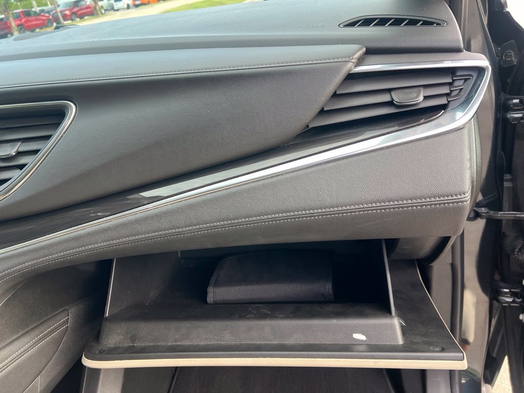 Used 2020 Buick Enclave Essence FWD image 12