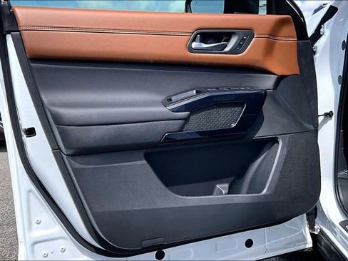 New 2026 Nissan Pathfinder Platinum w/ Cargo Package image 13