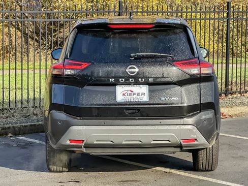 Used 2023 Nissan Rogue SV image 5