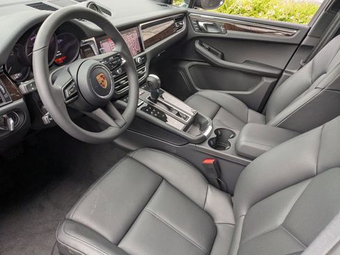 Certified 2026 Porsche Macan image 4