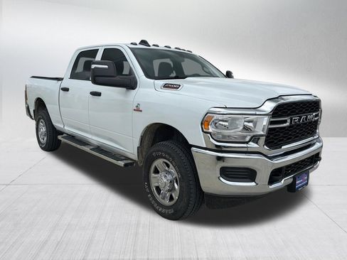 Used 2024 RAM 2500 Tradesman w/ Chrome Appearance Group AWD/4WD image 4