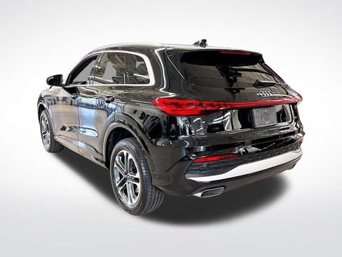 Certified 2025 Audi Q5 Premium w/ Convenience Package AWD/4WD image 3