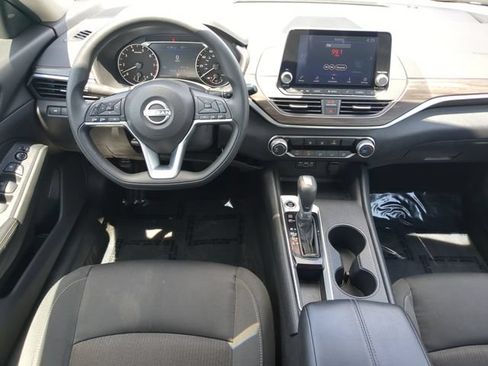 Used 2025 Nissan Altima 2.5 SV FWD image 15