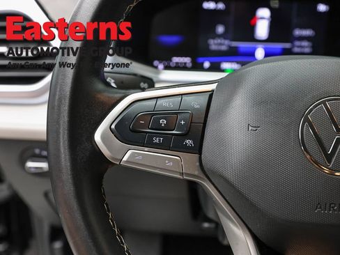 Used 2025 Volkswagen Taos SE AWD/4WD image 15