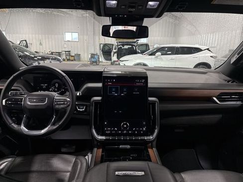 Used 2025 GMC Yukon XL Denali image 10