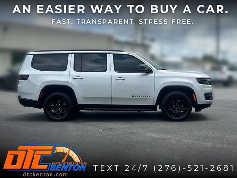 Used 2023 Jeep Wagoneer Series II AWD/4WD image 2
