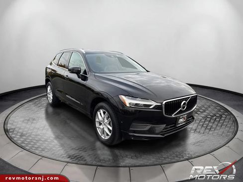 Used 2018 Volvo XC60 T5 Momentum w/ Vision Package AWD/4WD image 7