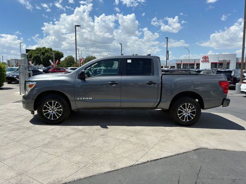 Used 2023 Nissan Titan SV AWD/4WD image 8