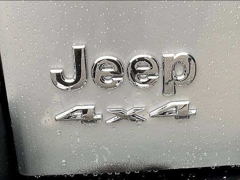 Used 2005 Jeep Liberty Sport image 23