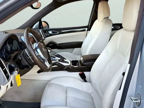 Used 2012 Porsche Cayenne Turbo image 11