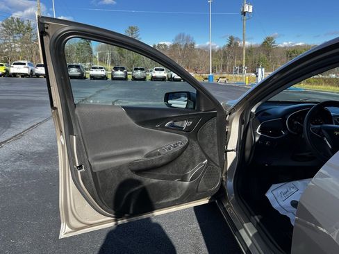 Used 2024 Chevrolet Malibu LT image 11