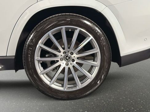 Used 2025 Mercedes-Benz GLS 580 4MATIC image 14