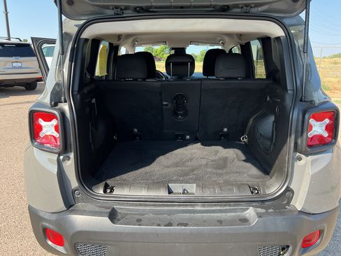 Used 2020 Jeep Renegade Altitude AWD/4WD image 40