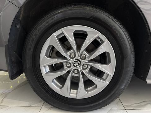Used 2024 Toyota Sienna XLE w/ XLE Plus Package FWD image 10