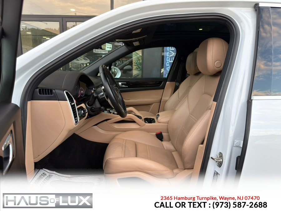 Used 2023 Porsche Cayenne w/ Assistance Package AWD/4WD image 7