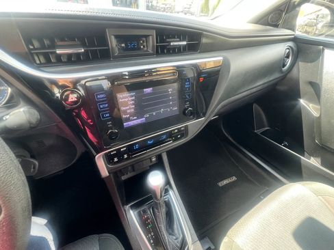 Used 2018 Toyota Corolla LE FWD image 22