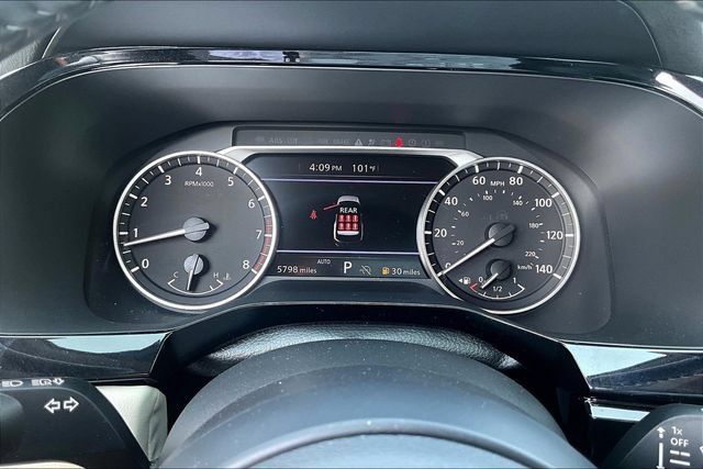 Used 2025 Nissan Pathfinder SV AWD/4WD image 13