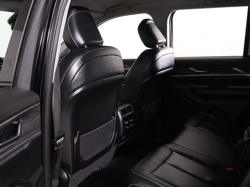 Used 2023 Jeep Grand Cherokee Limited AWD/4WD image 27