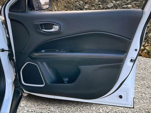 Used 2018 Jeep Compass Latitude w/ Popular Equipment Group image 21