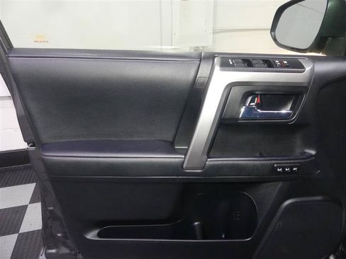 Used 2020 Toyota 4Runner Limited AWD/4WD image 17