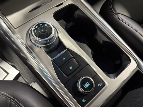 Used 2022 Ford Explorer XLT w/ Equipment Group 202A image 12