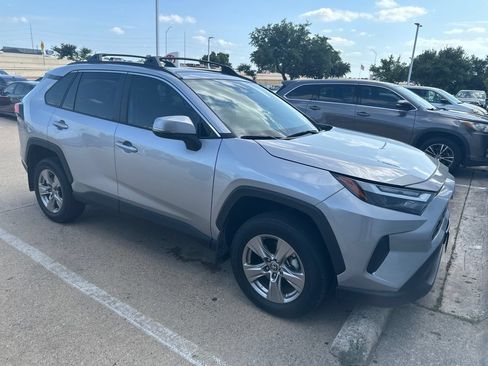 Used 2023 Toyota RAV4 XLE w/ Convenience Package FWD image 1