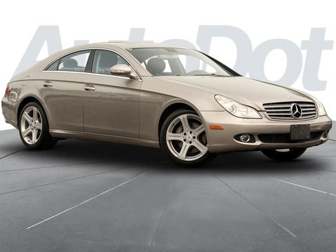 Used 2006 Mercedes-Benz CLS 500 w/ Entertainment Pkg image 1
