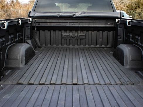 Used 2023 GMC Sierra 1500 Elevation image 40