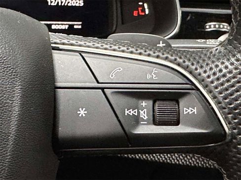 Used 2022 Audi SQ7 Premium Plus w/ SQ7 Black Optic Package image 28