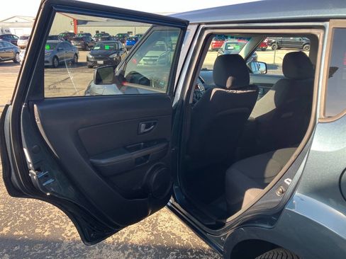 Used 2011 Kia Soul + FWD image 11