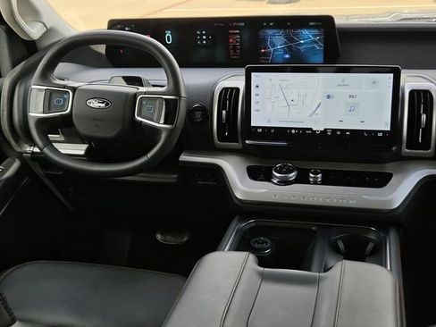 Used 2025 Ford Expedition Active RWD image 5