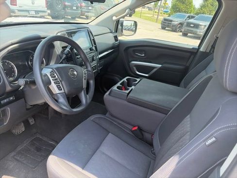 Used 2022 Nissan Titan SV RWD image 16