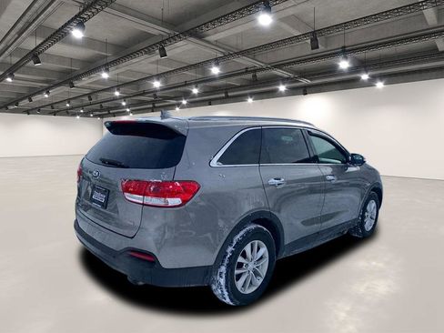 Used 2018 Kia Sorento LX image 4
