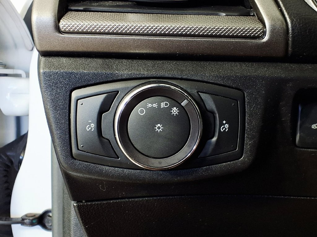 Used 2018 Ford Fusion SE FWD image 24