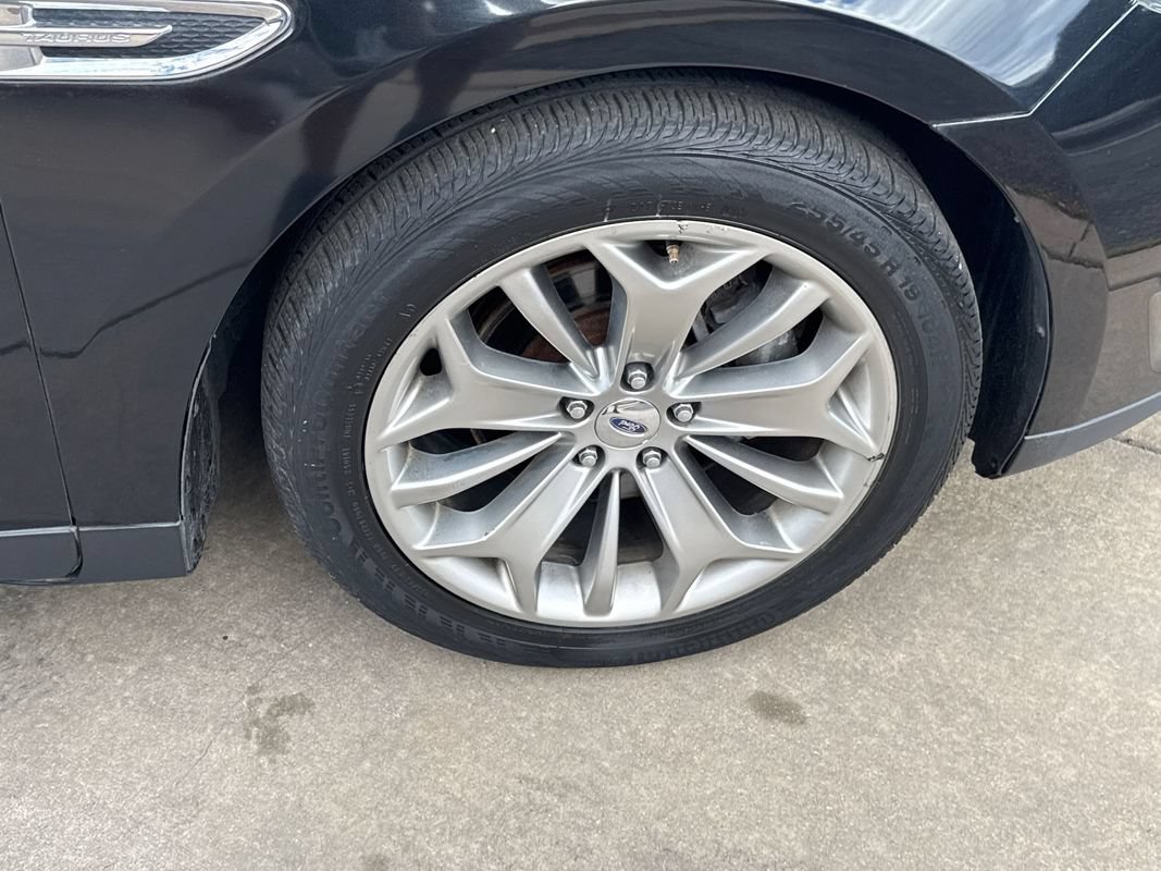 Used 2013 Ford Taurus Limited FWD image 14