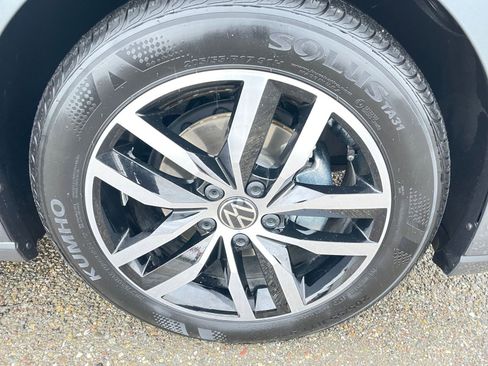 Used 2025 Volkswagen Jetta SE image 31